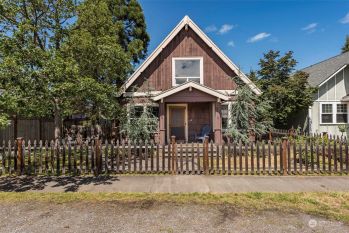152 W Maple Street , Sequim, WA 98382