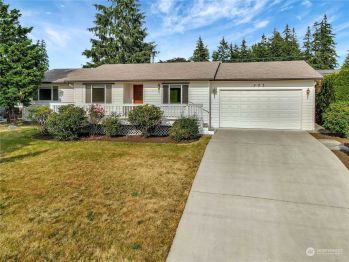 302 Camaloch Drive , Camano Island, WA 98282
