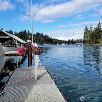 14740 Sivertson Road , Bainbridge Island, WA 98110