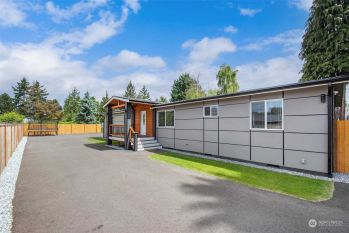 102 1/2 5th Avenue SW, Pacific, WA 98047