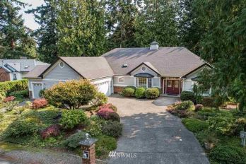 121 Arnold Palmer Parkway , Sequim, WA 98382