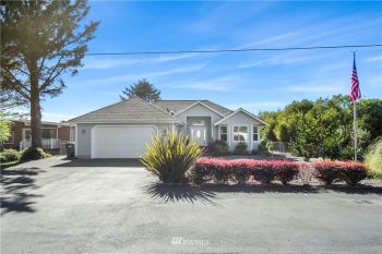 553 Puffin Avenue NE, Ocean Shores, WA 98569