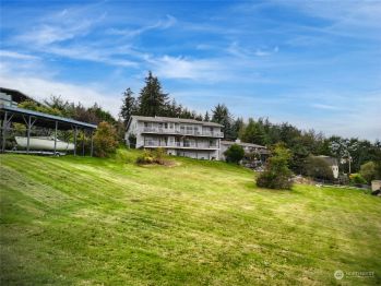 4111 R Avenue , Anacortes, WA 98221-3643