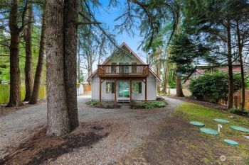 1441 Ridge Drive , Camano Island, WA 98282