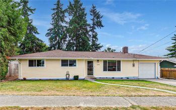 1653 NE 4th Avenue , Oak Harbor, WA 98277-4917