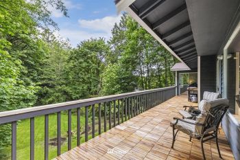 8810 Pitcairn Place NE, Bainbridge Island, WA 98110