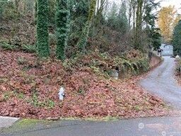 435 SW Mount Baker Dr , Issaquah, WA 98027