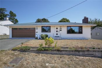 360 SE Pasek Street , Oak Harbor, WA 98277