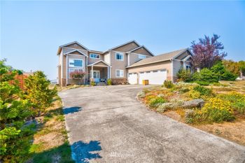 2043 West Beach Road , Oak Harbor, WA 98277