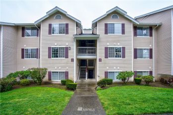 19230 Forest Park Drive NE #J230, Lake Forest Park, WA 98155