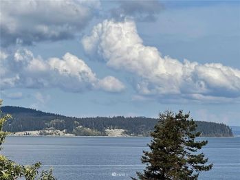 190 Skagit Avenue , Camano Island, WA 98282