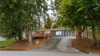 18881 Brockton Avenue NE, Suquamish, WA 98392