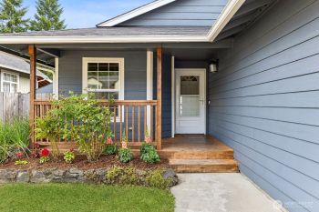 721 Riverside Lane E, Eatonville, WA 98328