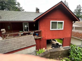 2032 Breezy Point Road , Camano Island, WA 98282