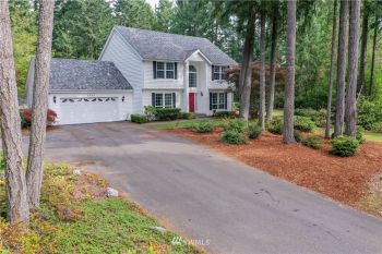 1099 SE Saint Patrick Court , Port Orchard, WA 98367