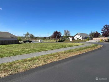 32 Yvette Place , Sequim, WA 98382