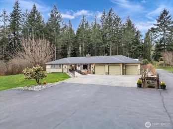 550 Waynes Ridge Circle , Camano Island, WA 98282