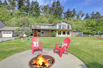 212 Long Beach Drive , Camano Island, WA 98282