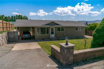 210 Goldcrest Street , East Wenatchee, WA 98802