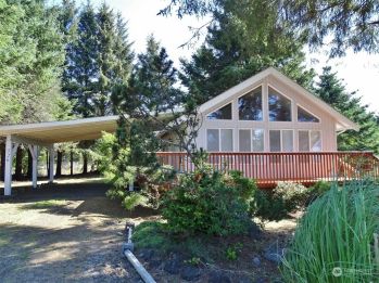 726 Island Circle SE, Ocean Shores, WA 98569