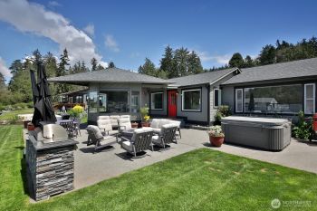 213 Cornet Bay Road , Oak Harbor, WA 98277
