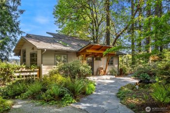 5648 Rose Loop NE, Bainbridge Island, WA 98110-3170