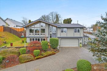 402 9th Street , Snohomish, WA 98290