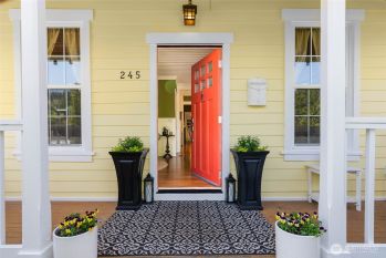245 SE Bush Street , Issaquah, WA 98027-3918