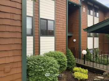 7320 N Skyview Lane #M104, Tacoma, WA 98406