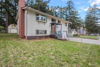 428 NW 8th Avenue , Oak Harbor, WA 98277