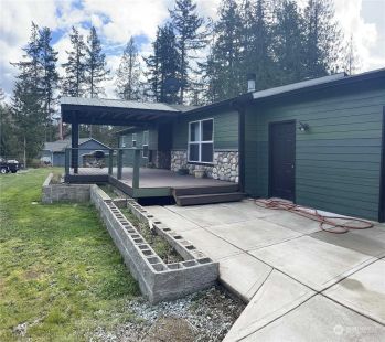 381 Evergreen Park Road , Camano Island, WA 98282