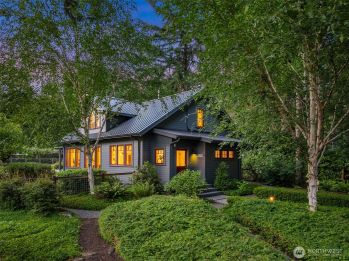 10918 Sunrise Drive NE, Bainbridge Island, WA 98110