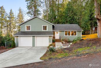 6491 NE Pine Street , Suquamish, WA 98392