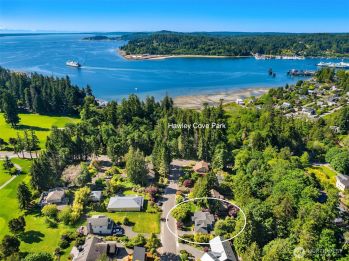 617 Azalea Avenue NE, Bainbridge Island, WA 98110