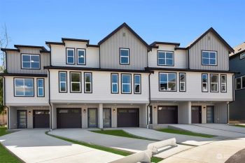 19930 Poplar Way #C-2, Lynnwood, WA 98036-6940