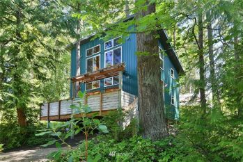 674 Moji Lane NW, Bainbridge Island, WA 98110