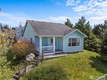 998 SW Upland Court , Oak Harbor, WA 98277