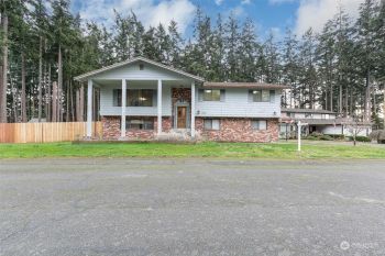 771 SW 11th Court , Oak Harbor, WA 98277