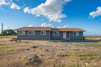 13576 NE Road 10 , Moses Lake, WA 98837
