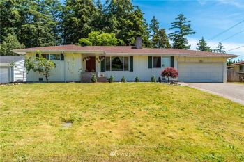 544 NE Ronhaar Street , Oak Harbor, WA 98277