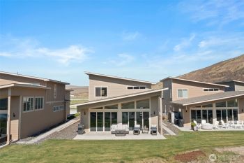 9787 Ridgeview Drive NW #3A, Quincy, WA 98848