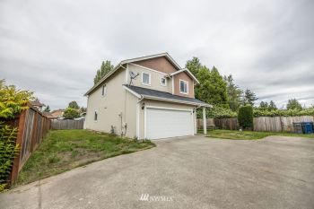 209 Sunset Drive , Pacific, WA 98047