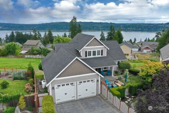 1310 Greenway Place , Freeland, WA 98249