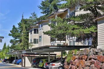 700 136th Place NE #D1, Bellevue, WA 98005