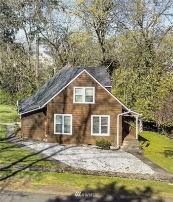 402 5th Street , Steilacoom, WA 98388