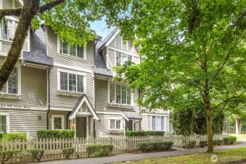 18223 NE 95th Way #102, Redmond, WA 98052