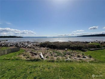 804 Livingston Bay Shore Drive , Camano Island, WA 98282