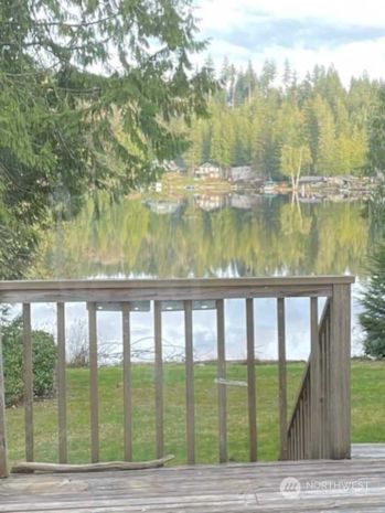 427 W Shore Loop Road , Snohomish, WA 98290