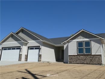 785 S Perry Avenue , East Wenatchee, WA 98802