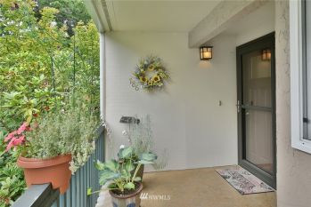 786 Madison Avenue N, Bainbridge Island, WA 98110